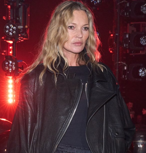 Η Kate Moss φόρεσε τη "στολή" που θα φοράμε συνέχεια όλο το φθινόπωρο