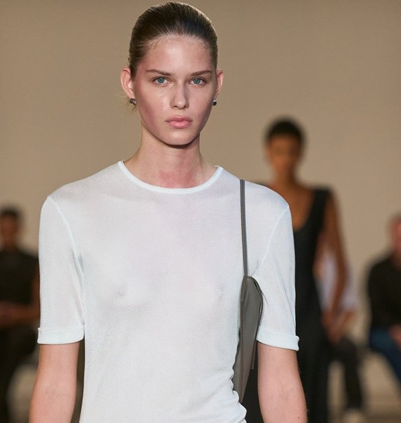 Η Calvin Klein επέστρεψε σε αυτό που ξέρει να κάνει καλύτερα