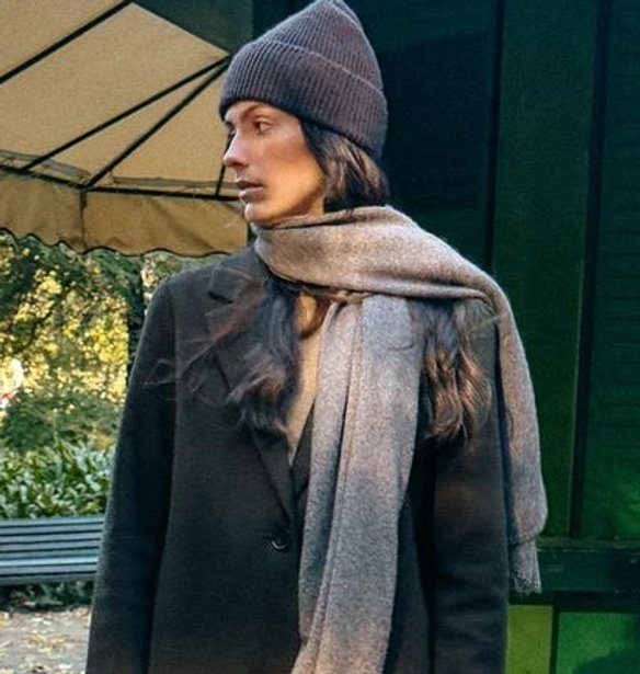 Κάτω από 20 ευρώ: Το μακρύ παλτό από ZARA που θα φοράς κάθε μέρα το 2026