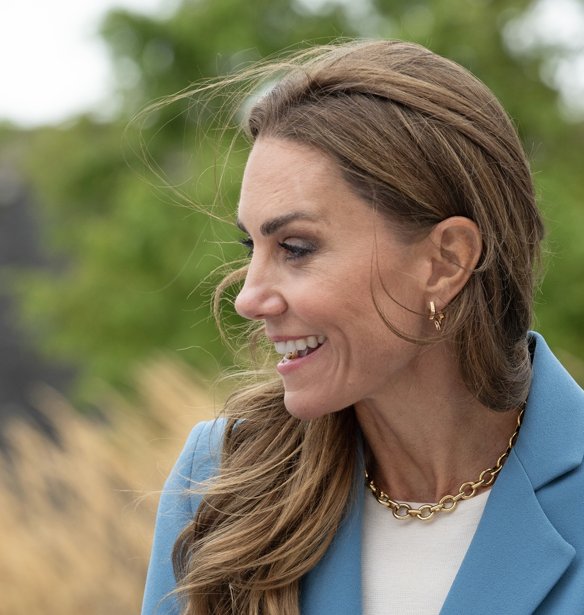 Kate Middleton: Τα σκουλαρίκια των 47 ευρώ με την τεράστια συναισθηματική αξία – Η τραγική ιστορία πίσω από το πιο συμβολικό κόσμημά της