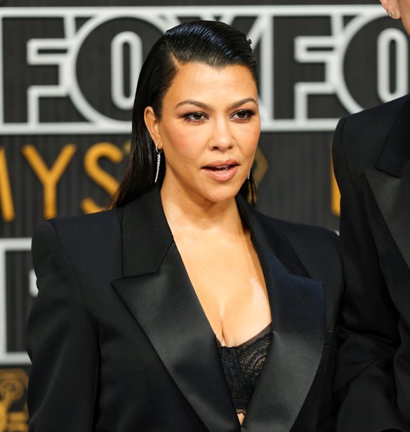 "Δεν ένιωθα έτοιμη": Η Kourtney Kardashian αποκαλύπτει την πίεση που ένιωσε με το σώμα της μόλις 3 μήνες μετά τη γέννα