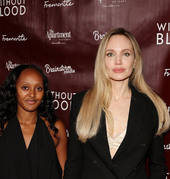 Το μαύρο δεν είναι ποτέ βαρετό: Η Angelina Jolie και η Zahara δείχνουν δύο τρόπους να το φορέσεις σε μια επίσημη έξοδο και να δείχνει κομψό