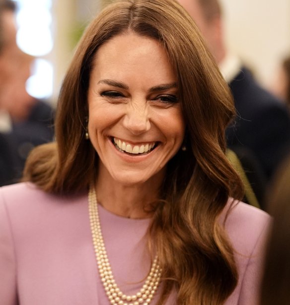 Η Kate Middleton μόλις πρόσθεσε στη συλλογή της το blazer των 2.500 ευρώ στο πιο chic χρώμα της άνοιξης