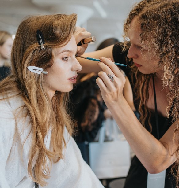 Suede Eye Shadow: H πιο σαγηνευτική και ζεστή τάση στο μακιγιάζ για το φθινόπωρο
