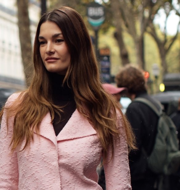Millennial pink: Η απόχρωση που επιστρέφει στις εμφανίσεις μας το 2026