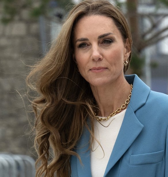 Η Kate Middleton εμφανίστηκε με το blazer που θα φοράμε όλο το φθινόπωρο