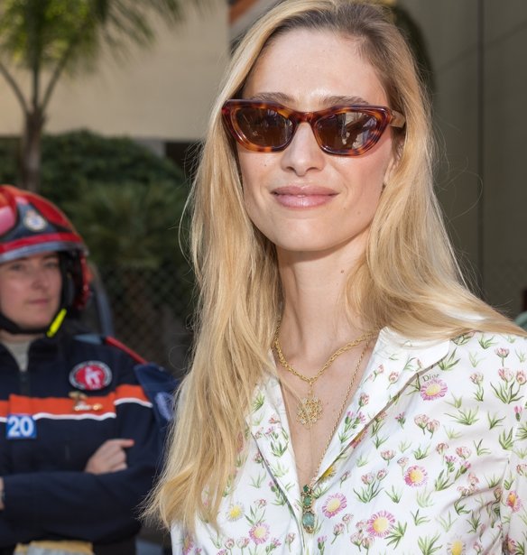 Η ψάθινη τσάντα της Beatrice Borromeo είναι το καλοκαιρινό evergreen αξεσουάρ που αξίζουμε