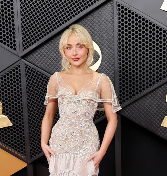 Η Sabrina Carpenter μόλις έκανε το faux bob να δείχνει πιο glamorous από ποτέ