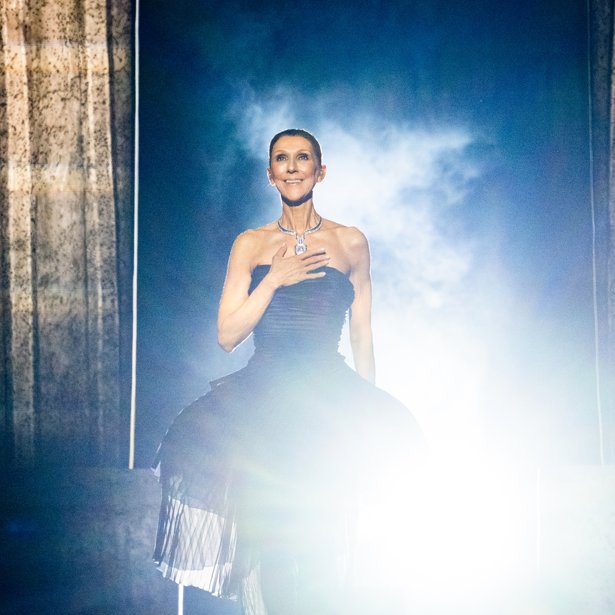 "Έκανα την ασθένεια λόγο για να ζω": Η Céline Dion επιστρέφει στη σκηνή και ξεσπά σε κλάματα μετά από μια συγκλονιστική εξομολόγηση