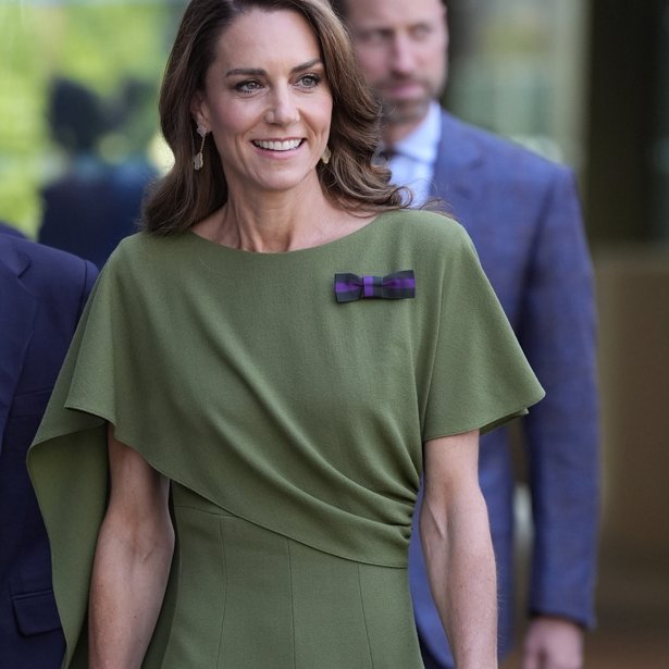 Kate Middleton: Ξαναφόρεσε το μπλε κοστούμι που συνδέθηκε με την επιστροφή της μετά τον καρκίνο – Και επιβεβαίωσε τον τίτλο της ως απόλυτη βασίλισσα του repeat wear