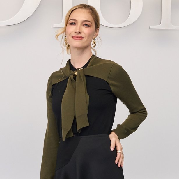 Τα κομψά παπούτσια με χαμηλό τακούνι της Beatrice Borromeo, ιδανικά από τώρα μέχρι τον Μάρτιο