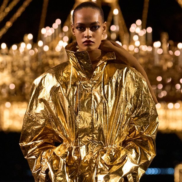 Ο Saint Laurent ντύνει τη νέα σεζόν στα χρυσά