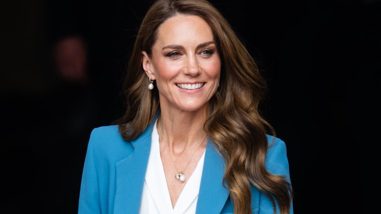 Το χρώμα μιας μελλοντικής βασίλισσας: Η Kate Middleton φόρεσε την πιο πολυτελή απόχρωση της σεζόν – Και δεν είναι ούτε μαύρο ούτε μπορντό