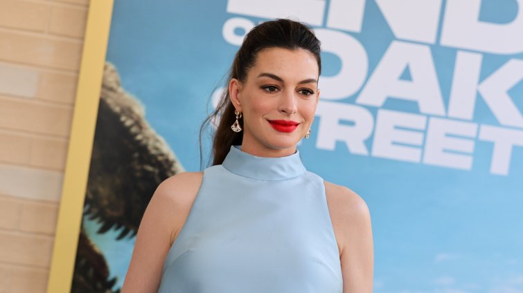 Πού ζει η Anne Hathaway; Το ρομαντικό καταφύγιο των 3,6 εκατ. δολαρίων όπου μεγαλώνει την οικογένειά της – Ροζ κρεβατοκάμαρα, πέτρινα τζάκια και ένα δωμάτιο για ιδιωτικές συναυλίες
