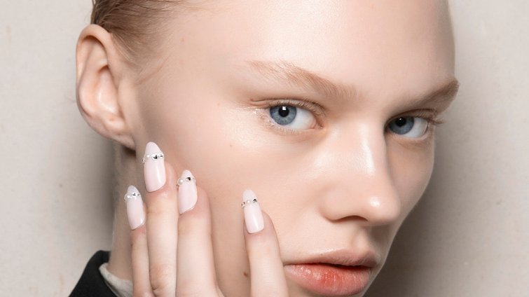 Silk Skin: Αυτή η θεραπεία σε mousse μορφή είναι το νέο μυστικό για πιο λαμπερή επιδερμίδα