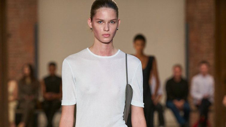 Η Calvin Klein επέστρεψε σε αυτό που ξέρει να κάνει καλύτερα
