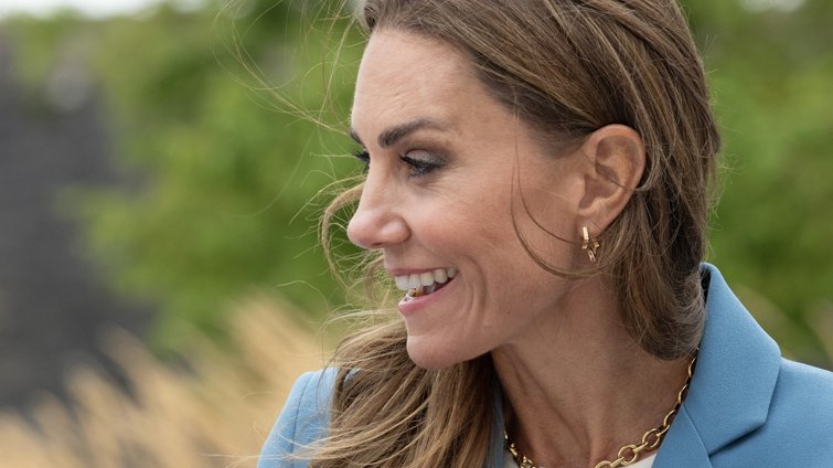 Kate Middleton: Τα σκουλαρίκια των 47 ευρώ με την τεράστια συναισθηματική αξία – Η τραγική ιστορία πίσω από το πιο συμβολικό κόσμημά της