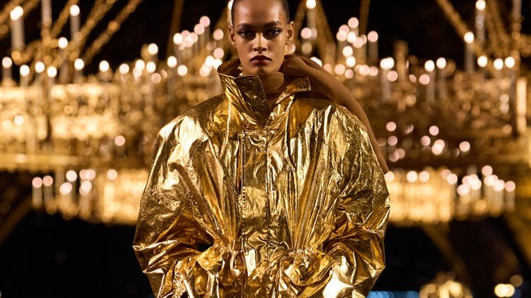 Ο Saint Laurent ντύνει τη νέα σεζόν στα χρυσά