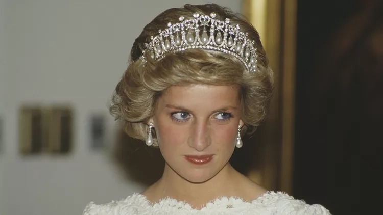 Η ιστορία της τιάρας της πριγκίπισσας Diana που δεν φορά κανένα μέλος της βασιλικής οικογένειας