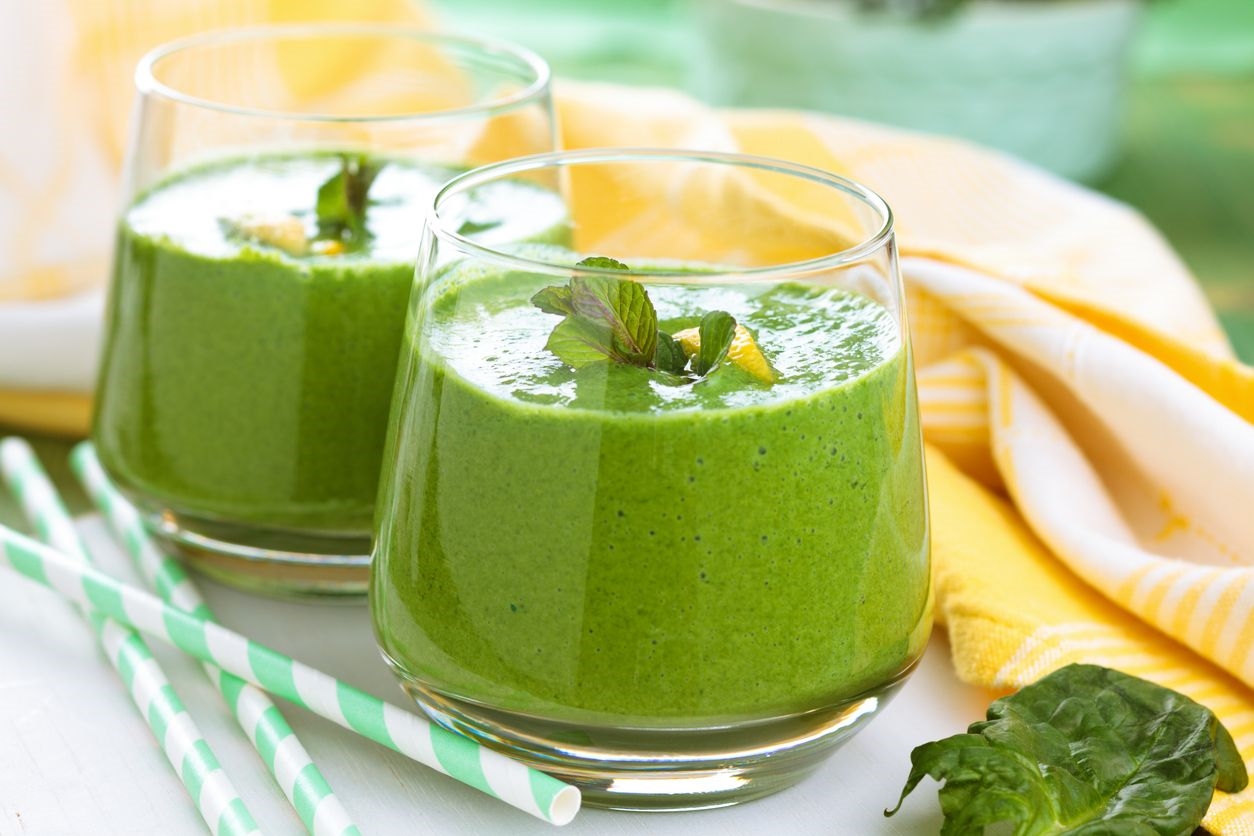 Αυτό το πράσινο και θρεπτικό smoothie χαρίζει λάμψη στην επιδερμίδα σου