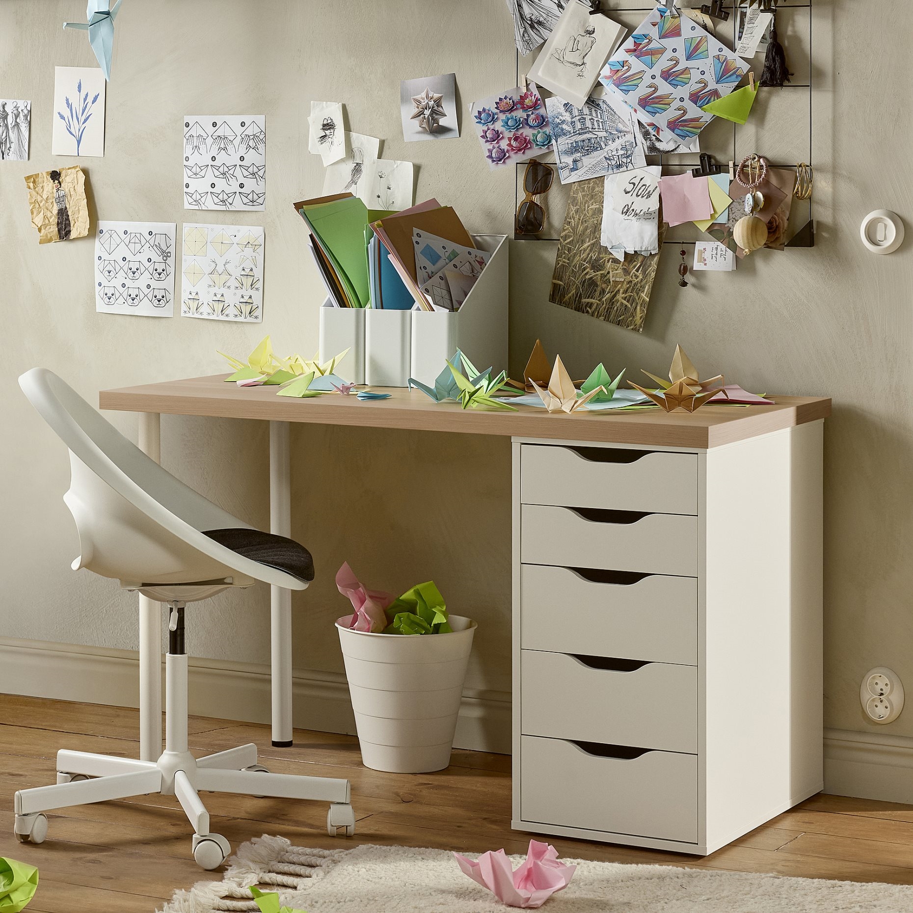 Βρήκα το best seller γραφείο IKEA που θα έβαζα χωρίς δεύτερη σκέψη στο παιδικό δωμάτιο – Έχει άφθονο χώρο, 5 συρτάρια και γίνεται ιδανικό home office
