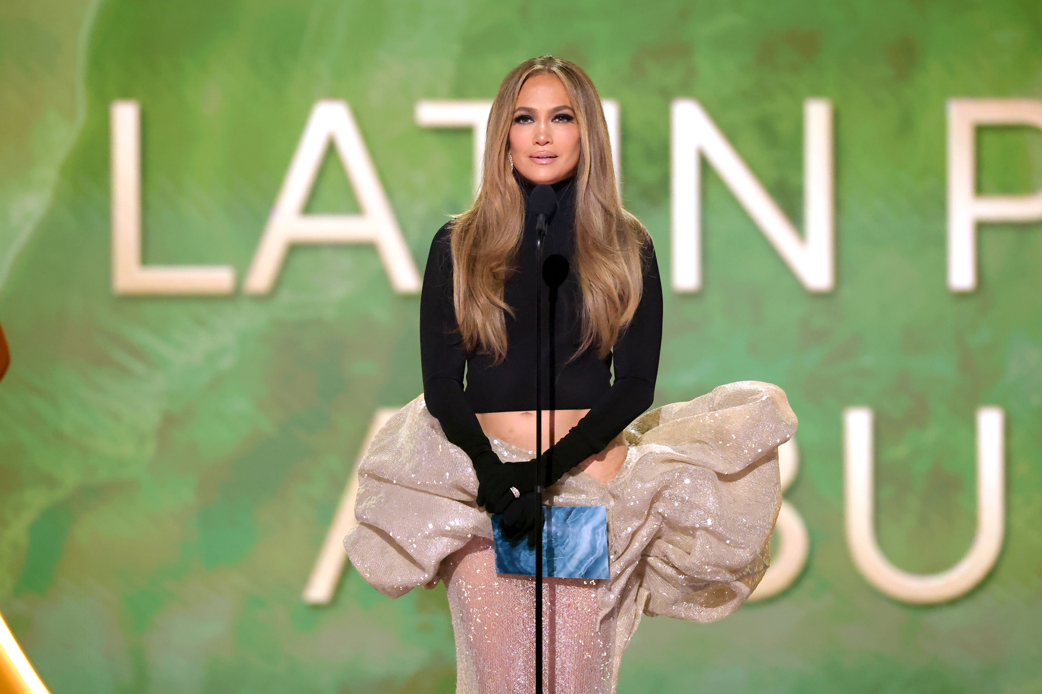 Peach Champagne: Το manicure της Jennifer Lopez στη Νέα Υόρκη είναι το πιο κομψό nude που θα ζητήσεις στο επόμενο ραντεβού σου