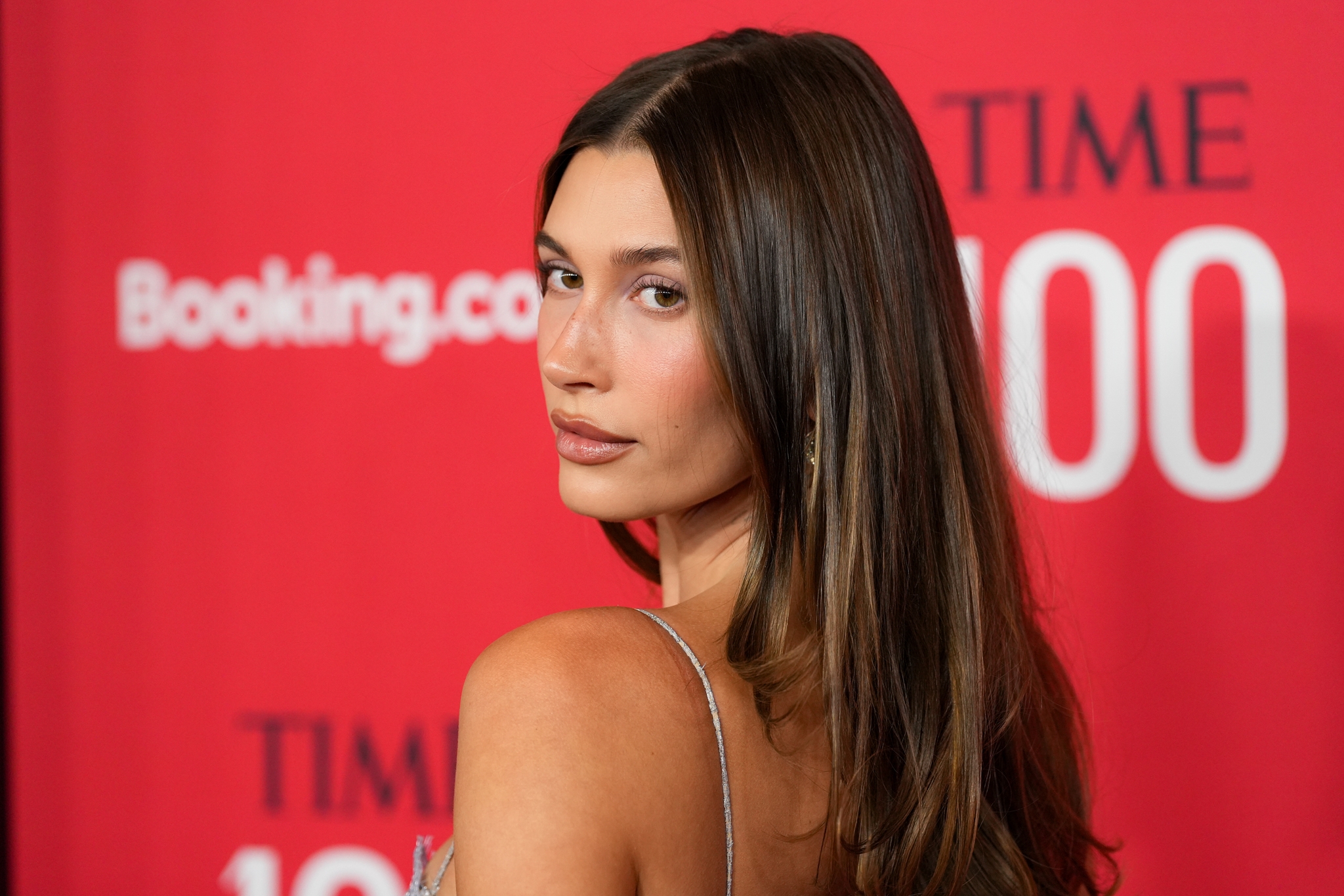 Τα rhode της Hailey Bieber έρχονται στην ελληνική αγορά