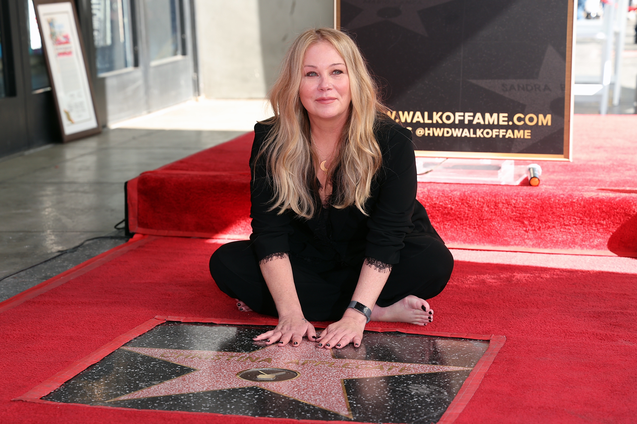 Η Christina Applegate χαμογελά ξανά – Το πρώτο βίντεο μετά την τετράμηνη νοσηλεία και τη σκληρή μάχη με τη σκλήρυνση κατά πλάκας
