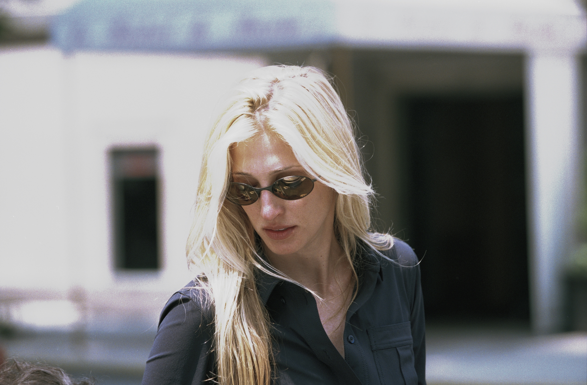 Foiled Cashmere: Αυτό είναι το ξανθό της Carolyn Bessette Kennedy που θέλουν όλα τα "it" girls τώρα