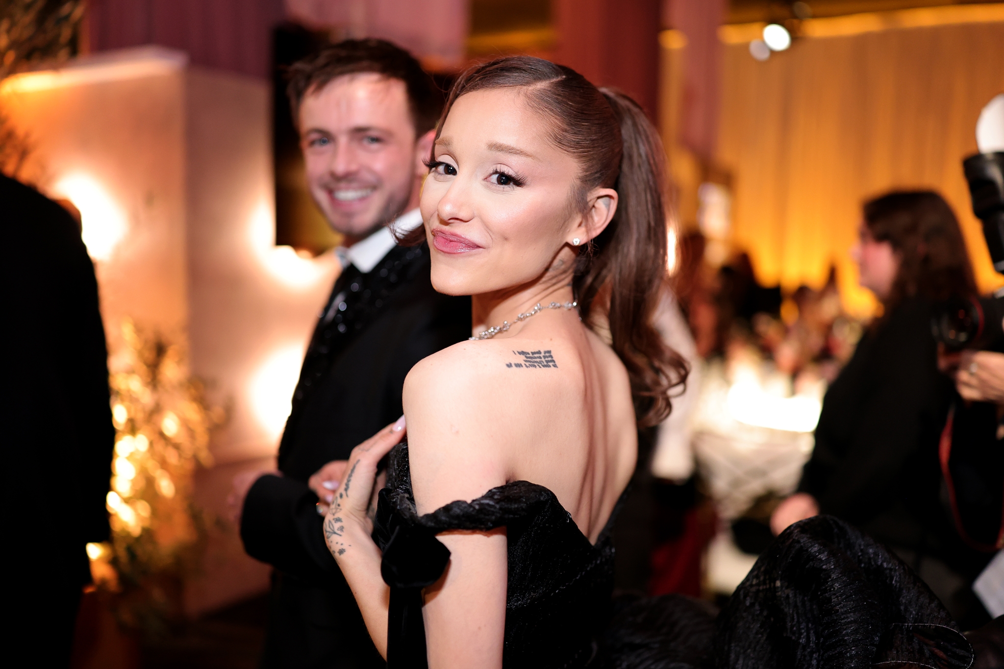 Ariana Grande: "Δεν ξέρετε τι περνάει ένας άνθρωπος" – Η απόφαση απομάκρυνσης από τα φώτα της δημοσιότητας για την υγεία της και η συγκλονιστική εξομολόγηση