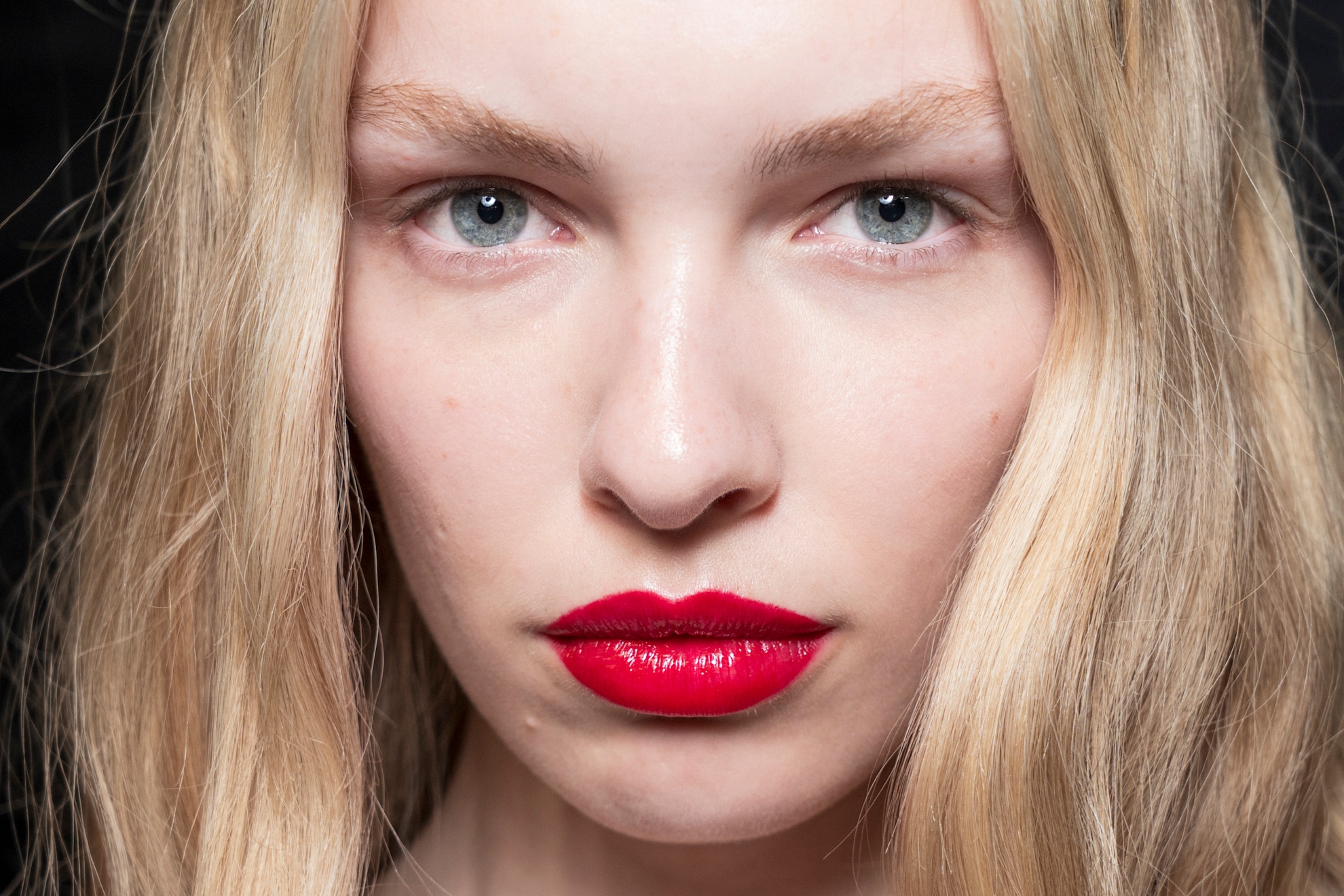 Pre-shower makeup: Η παράξενη μέθοδος για να τολμήσεις να κάνεις το μακιγιάζ αλλιώς