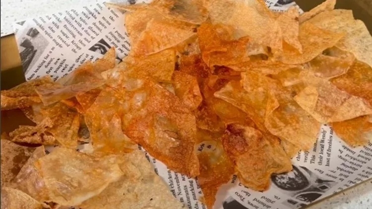 Rice paper chips: Το τραγανό σνακ που αντικαθιστά τα πατατάκια με ελάχιστες θερμίδες