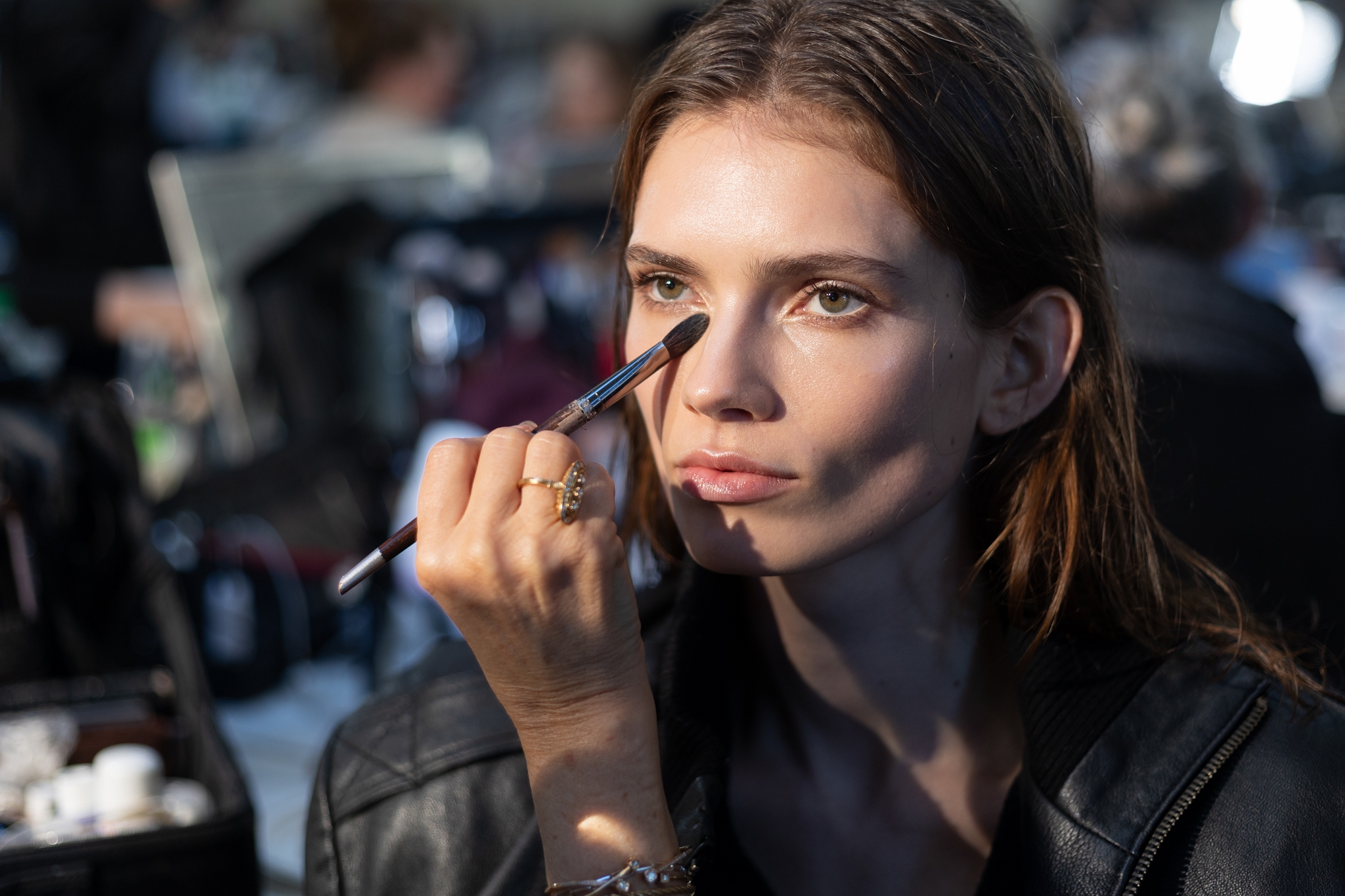 Όλα τα μυστικά για make-up looks που συνδέονται απόλυτα με την τάση της "ήσυχης πολυτέλειας"