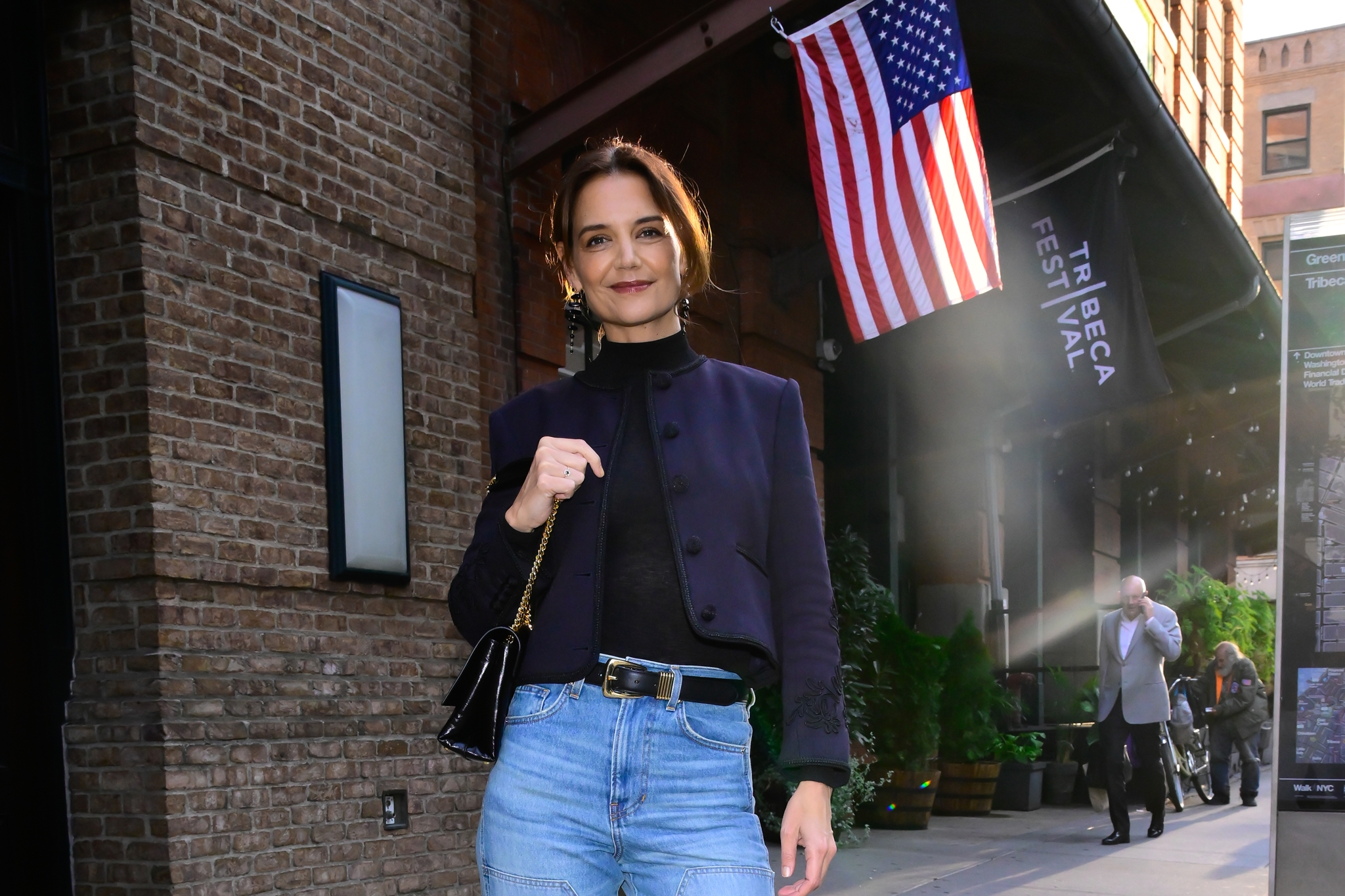 Η Katie Holmes με το κούρεμα που θα γίνει το inspo σου για τα μαλλιά του καλοκαιριού
