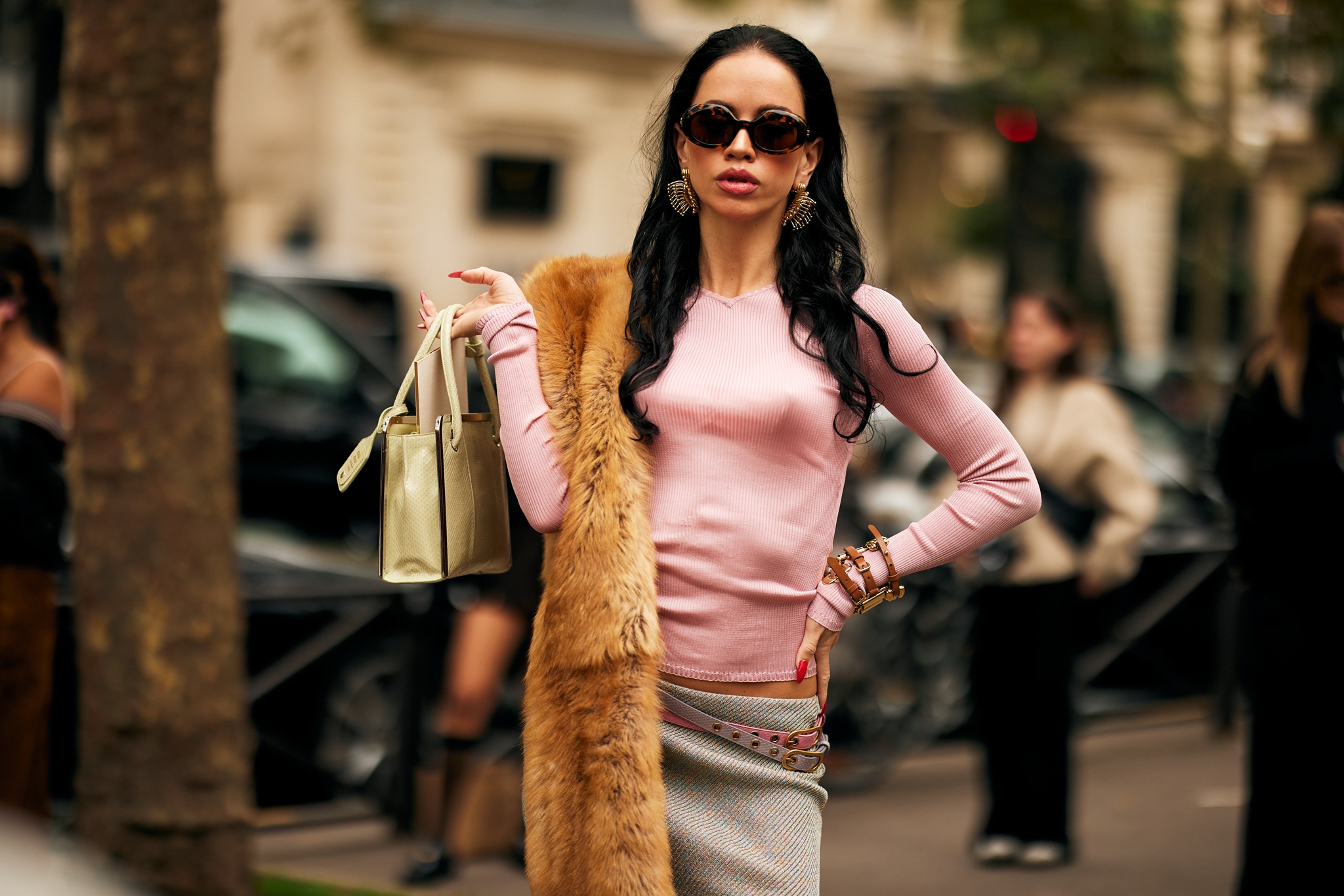 Πώς να προσθέσεις χρώμα στα φθινοπωρινά σου outfits;