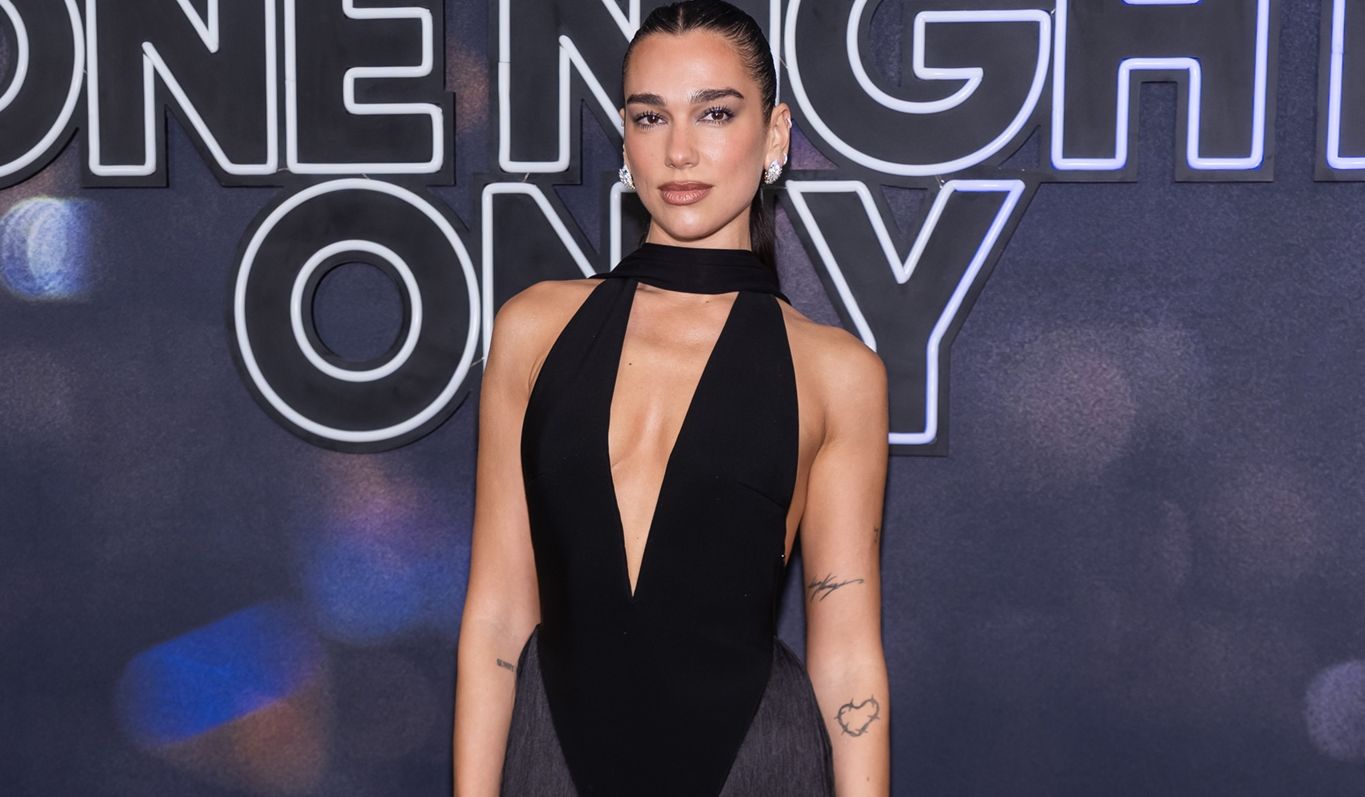 Έχουν αραιώσει τα φρύδια σου; Η Dua Lipa επαναφέρει την τεχνική που τα κάνει να δείχνουν αμέσως πιο πυκνά
