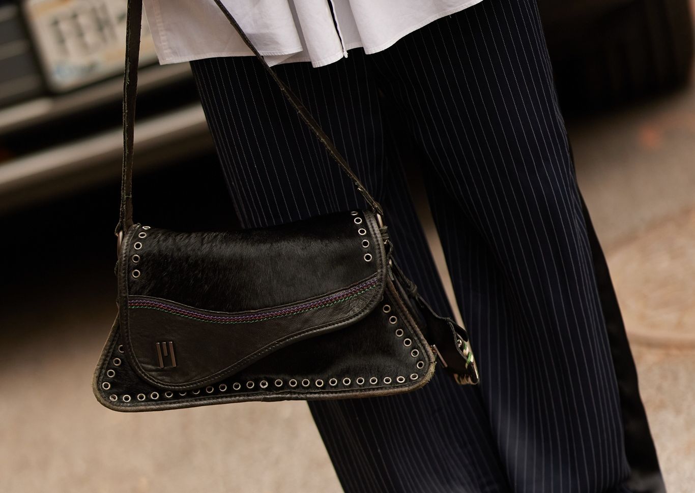 Το πιο κομψό wide-leg ριγέ παντελόνι από τη Massimo Dutti που μπορείτε να φορέσετε στο γραφείο ή σε ένα δείπνο