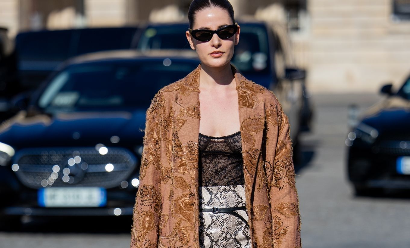 Η python φούστα είναι η τάση του animal print που θα κυριαρχήσει το Φθινόπωρο/Χειμώνα 2026-2027 (και μπορείς να τη φορέσεις έτσι)