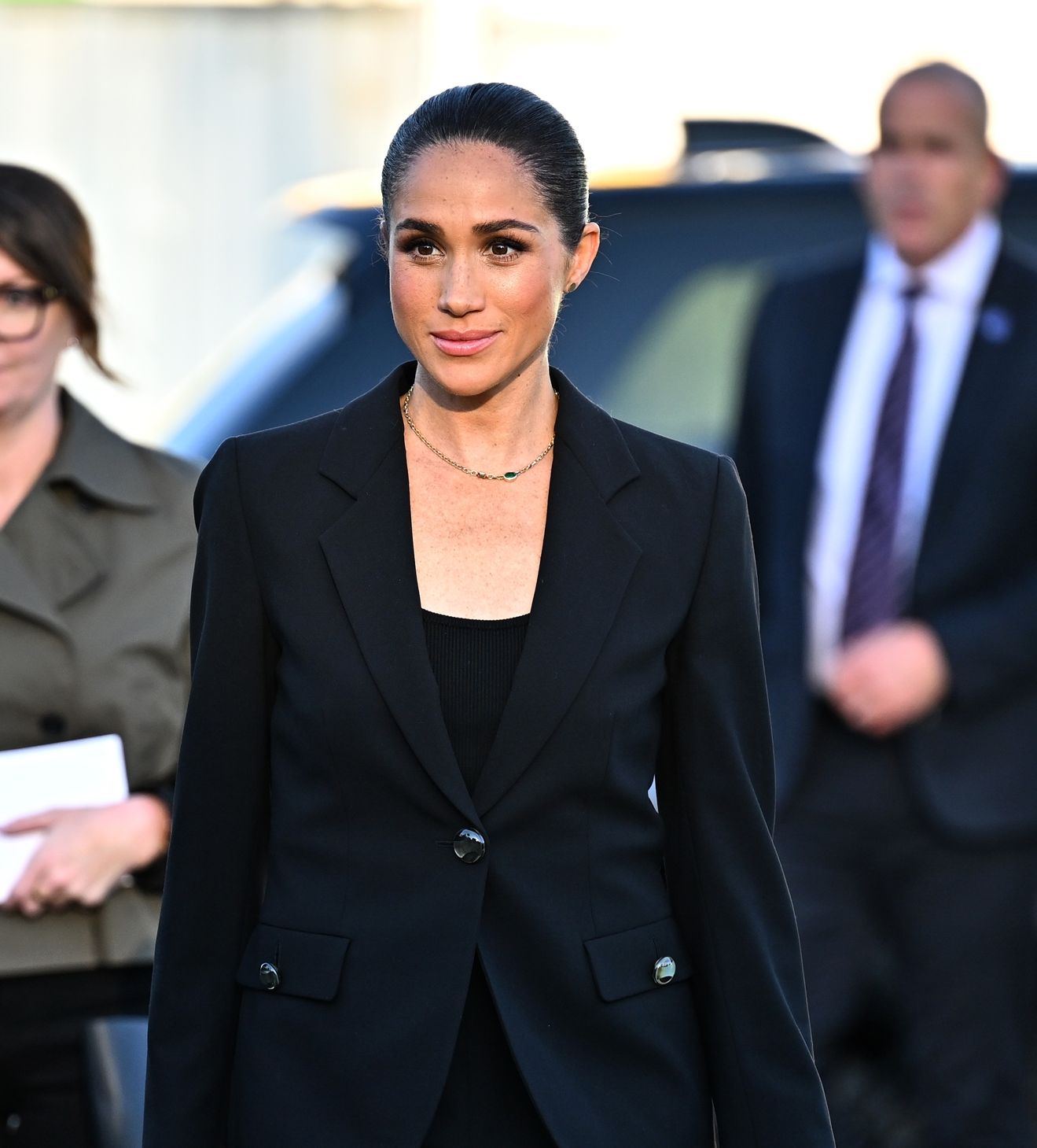 Meghan Markle: Το λινό κομμάτι που φοράει ασταμάτητα αυτό το καλοκαίρι και θα φοράς μέχρι το φθινόπωρο δείχνει πανάκριβο χωρίς να κοστίζει μια περιουσία