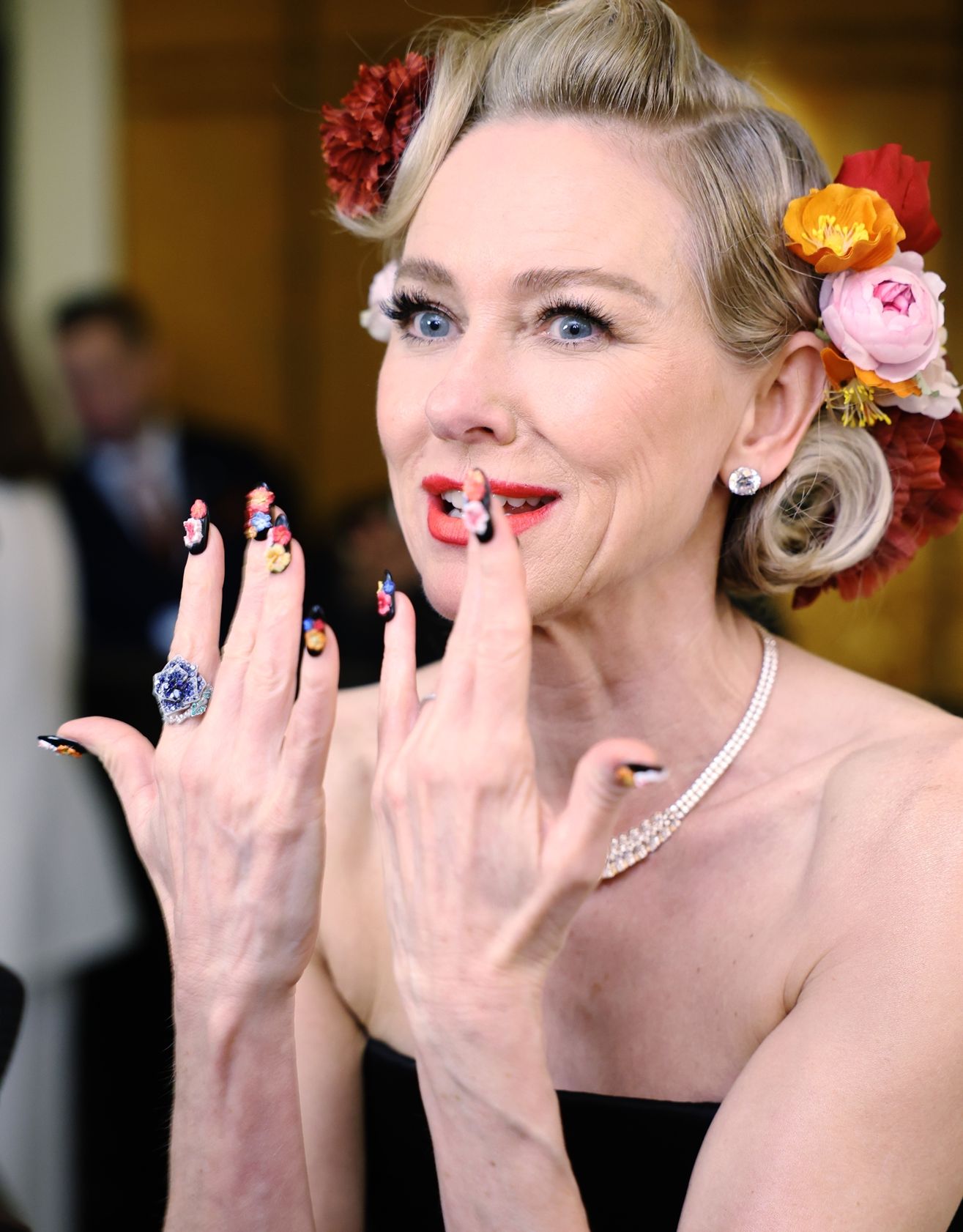 Η Naomi Watts μόλις έκανε το πιο κομψό floral μανικιούρ της χρονιάς