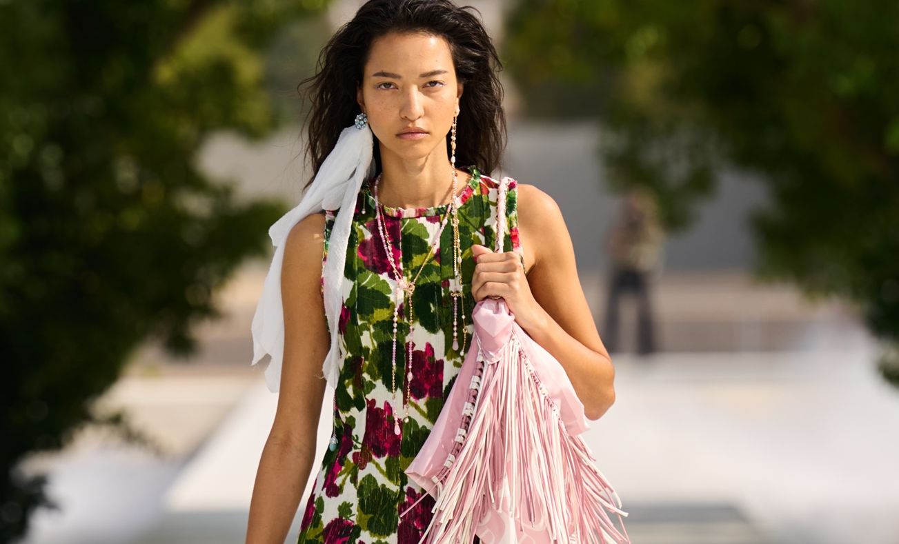 Dior SS27: Η νέα συλλογή του οίκου βρίσκει την ομορφιά στις ατέλειες της φύσης