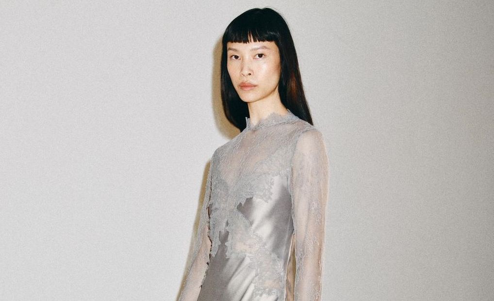 Το δαντελένιο lingerie φόρεμα από τη Zara που μοιάζει με Haute Couture είναι ό,τι πιο κομψό θα φορέσεις φέτος το βράδυ