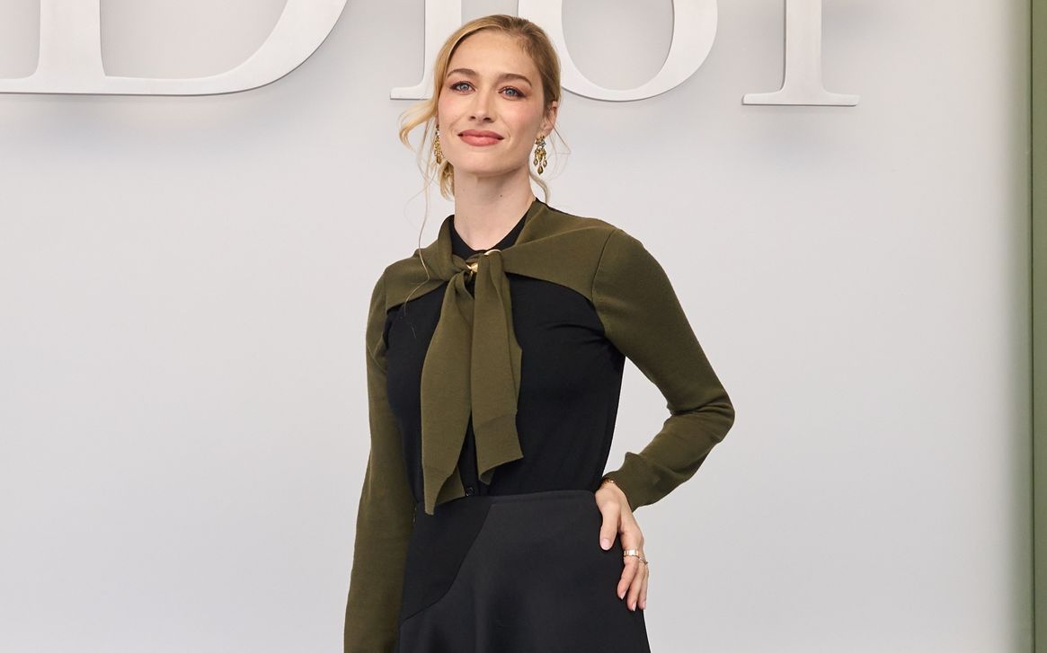 Τα κομψά παπούτσια με χαμηλό τακούνι της Beatrice Borromeo, ιδανικά από τώρα μέχρι τον Μάρτιο