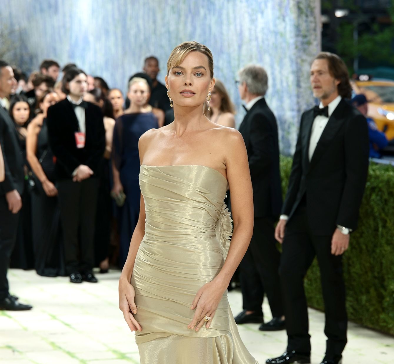Η Margot Robbie τρώει πατατάκια με ψωμί και βούτυρο και κάπως νιώσαμε όλες λίγο καλύτερα με τις διατροφικές μας συνήθειες