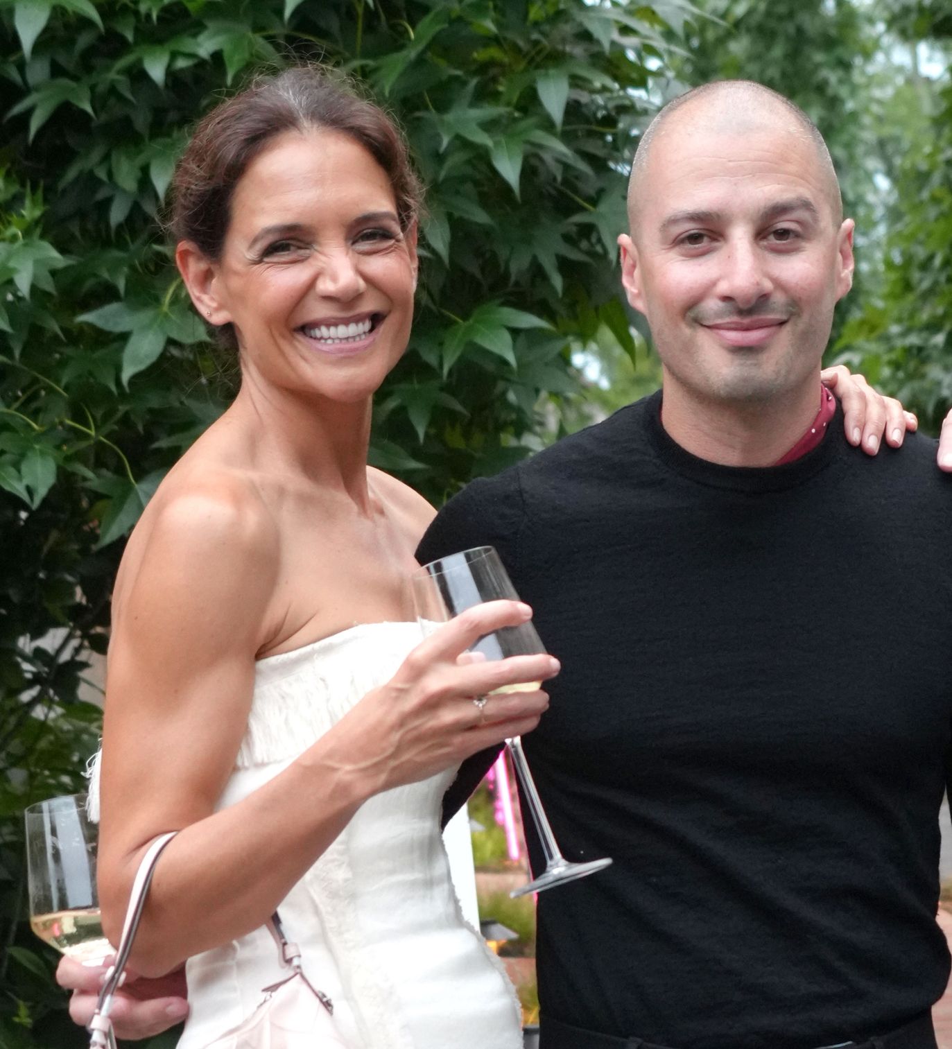 Η Katie Holmes φόρεσε το outfit που όλες έχουμε ήδη στην ντουλάπα μας – Τα 3 basics που σου δίνουν τη λύση στο φθινοπωρινό ντύσιμο