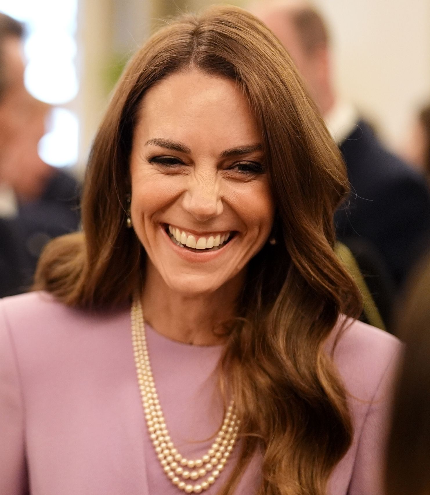 Η Kate Middleton μόλις πρόσθεσε στη συλλογή της το blazer των 2.500 ευρώ στο πιο chic χρώμα της άνοιξης