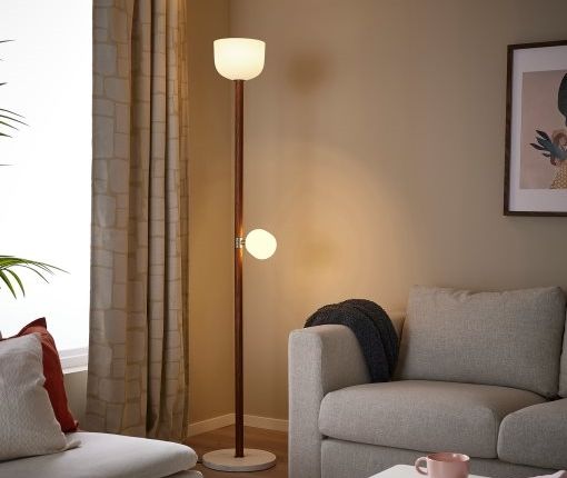 Ανακάλυψα το φωτιστικό IKEA των 99 ευρώ με καθαρό σκανδιναβικό design που θέλω οπωσδήποτε δίπλα στον καναπέ μου – Φωτίζει το σαλόνι και δημιουργεί την πιο ζεστή γωνιά ανάγνωσης