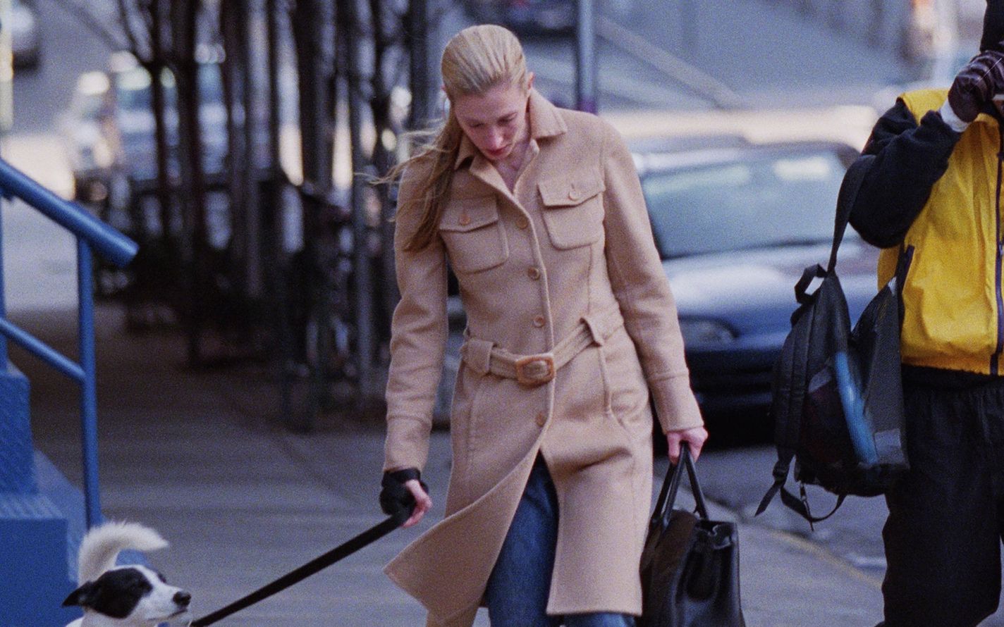 Carolyn Bessette Kennedy: Το ποσό-έκπληξη που έπιασε σε δημοπρασία το vintage παλτό της