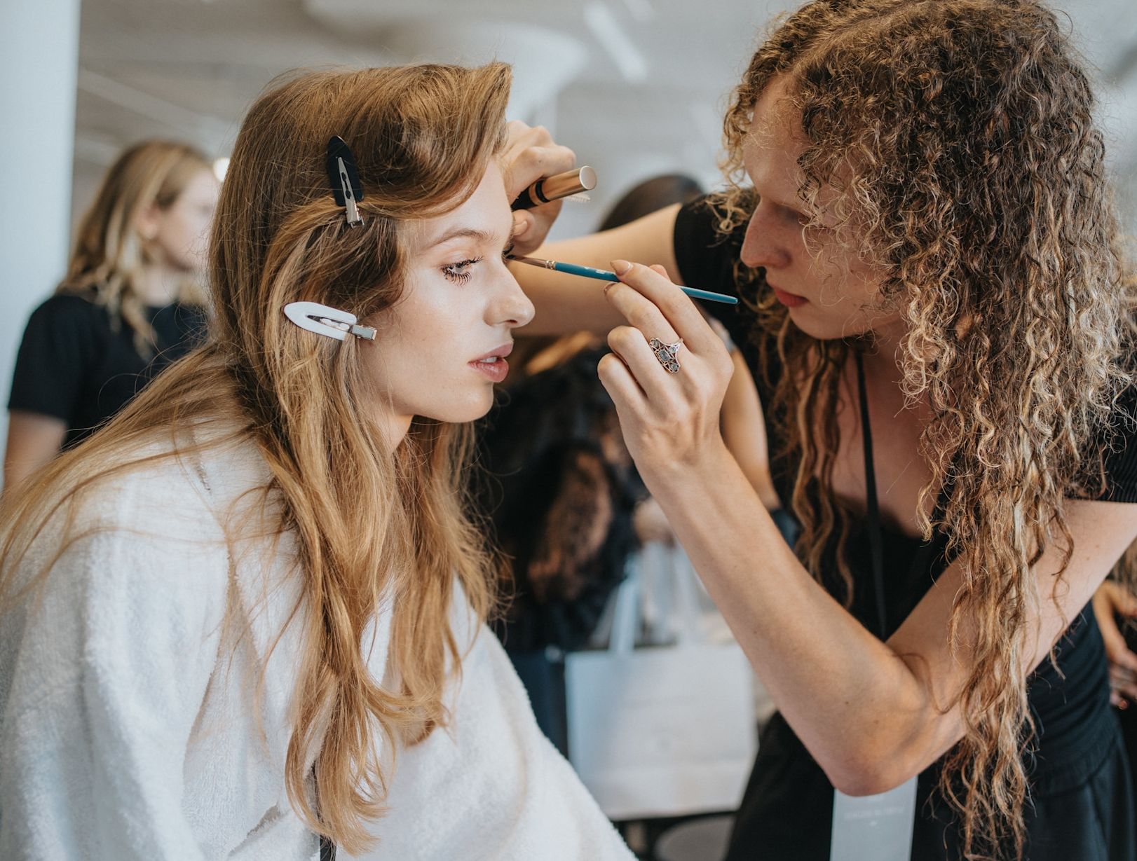 Suede Eye Shadow: H πιο σαγηνευτική και ζεστή τάση στο μακιγιάζ για το φθινόπωρο