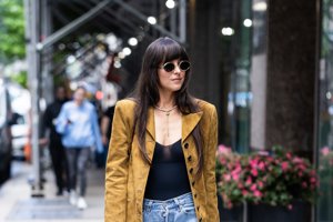 Raven Nails: Η Dakota Johnson επιβεβαιώνει ότι το πιο πολυτελές μανικιούρ του φθινοπώρου δεν είναι nude - εικόνα 2